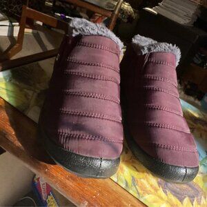 Snow shoes, Burgundy.